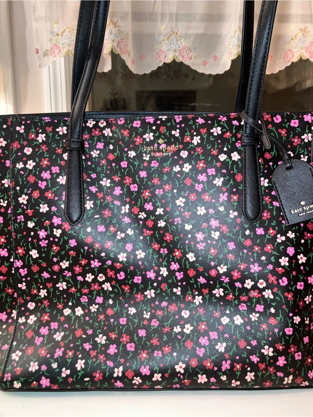 Kate Spade-NEW Tote. 12x15 Black Floral Small Pink & White Flower Tote 3 Pockets